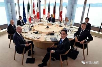G7峰会，这张照片太传神！