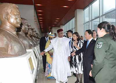 伊素福参观井冈山革命博物馆