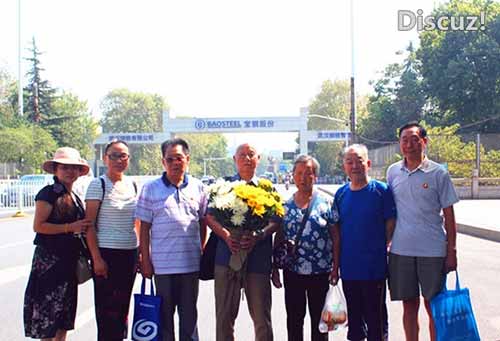 8、20190909在武钢毛主席像前IMG_2525 - 副本.JPG