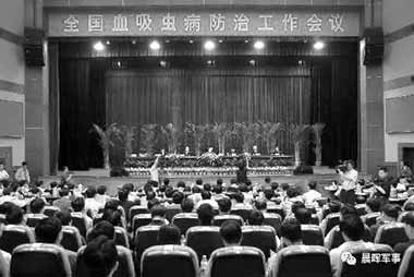 人民领袖与瘟疫村农民的故事